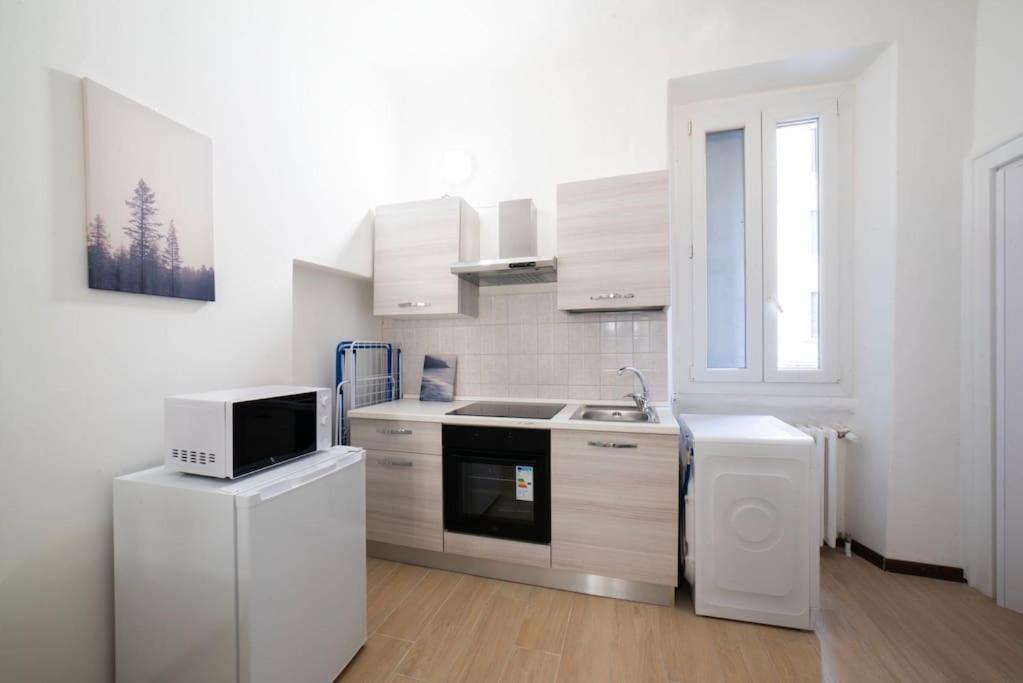 Apartment 4 Stops From The City Center Milano Exterior foto
