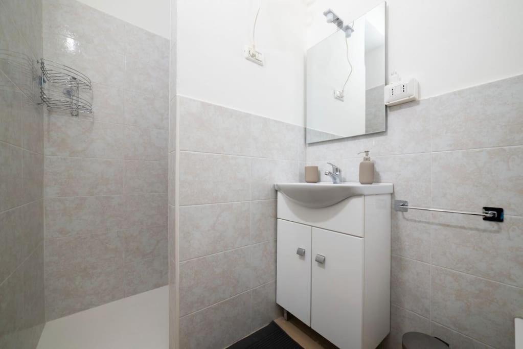 Apartment 4 Stops From The City Center Milano Exterior foto