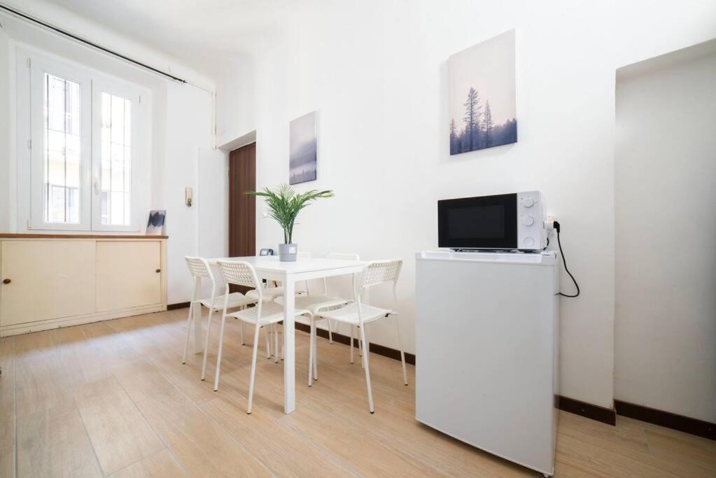 Apartment 4 Stops From The City Center Milano Exterior foto